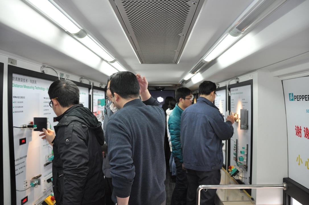 倍加福携多款传感器探访九游体育平台官方网站公司-5.jpg